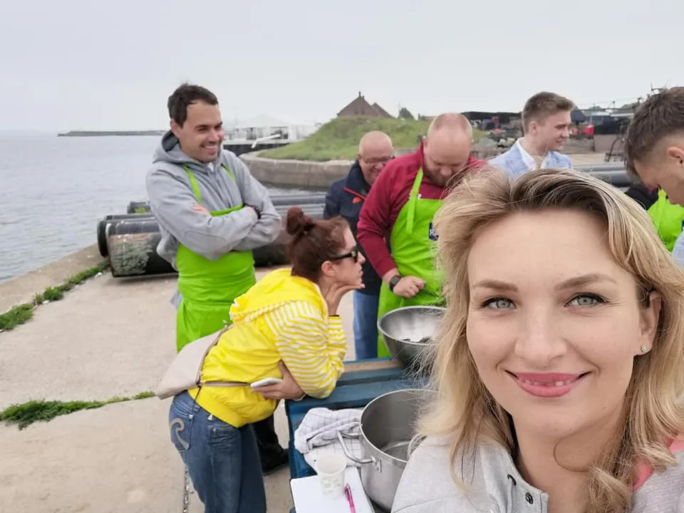 Markéta Faltysová při společném vaření s novináři